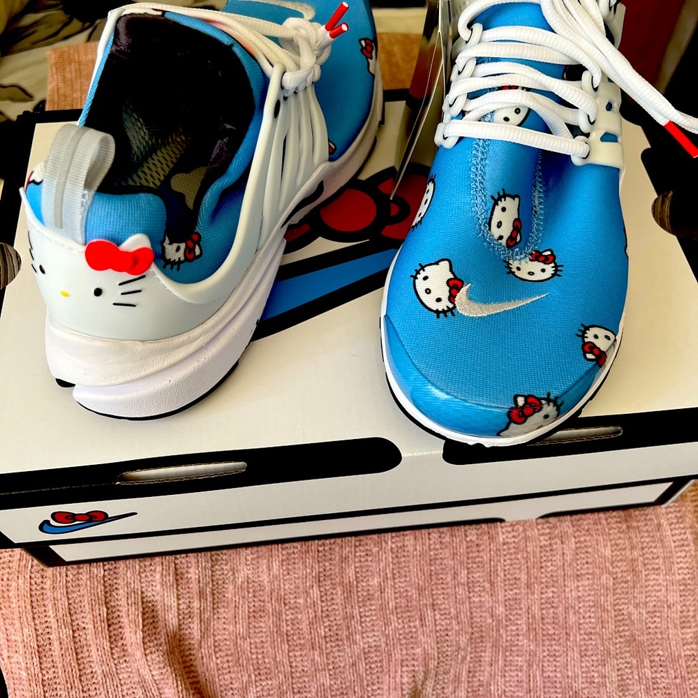 2022 limited edition Hello Kitty Nike Air Presto QS size 8